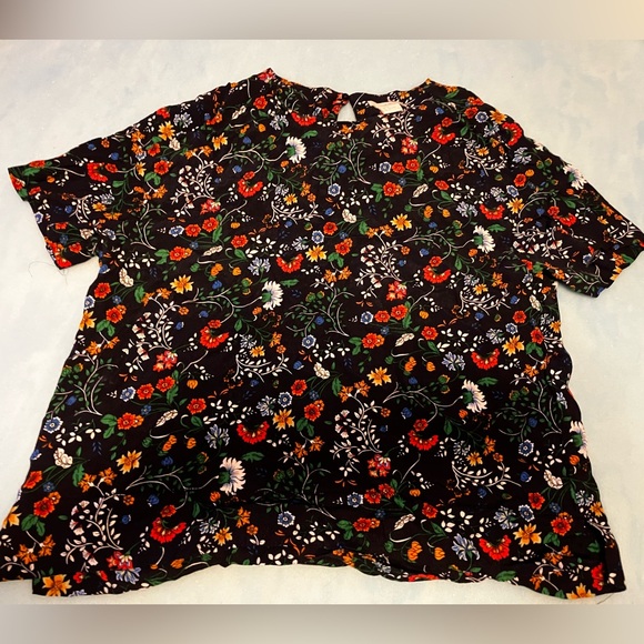 H&M Floral Top - Picture 2 of 3